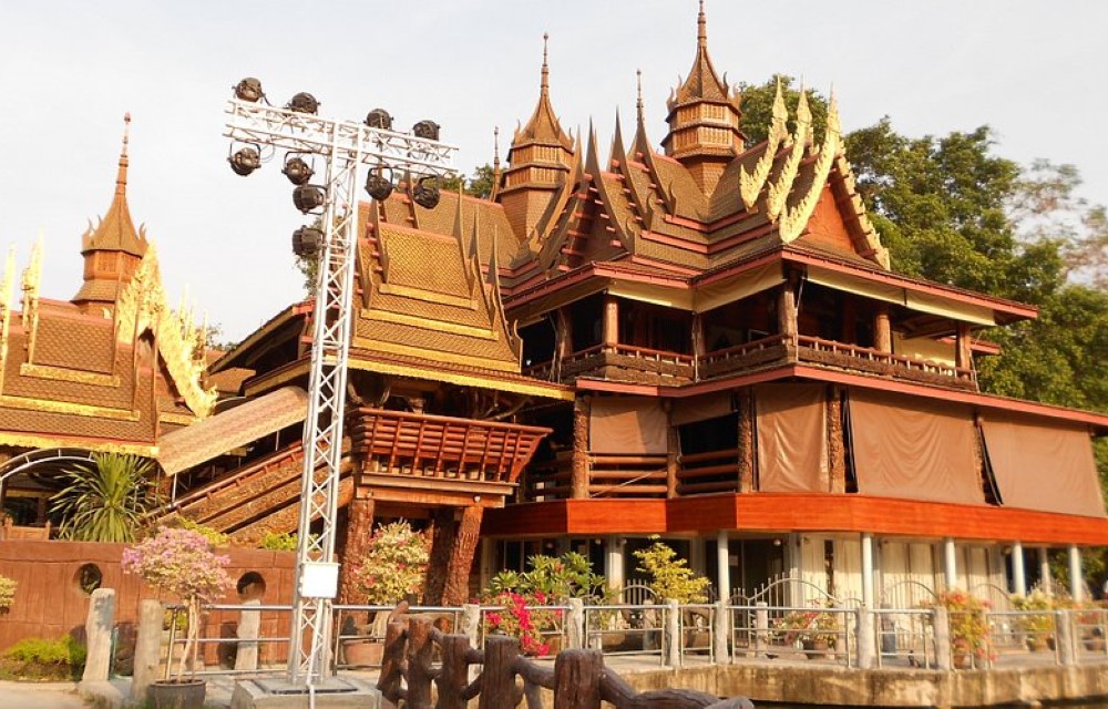 VS Place Bang Phlap Attraction Pictures